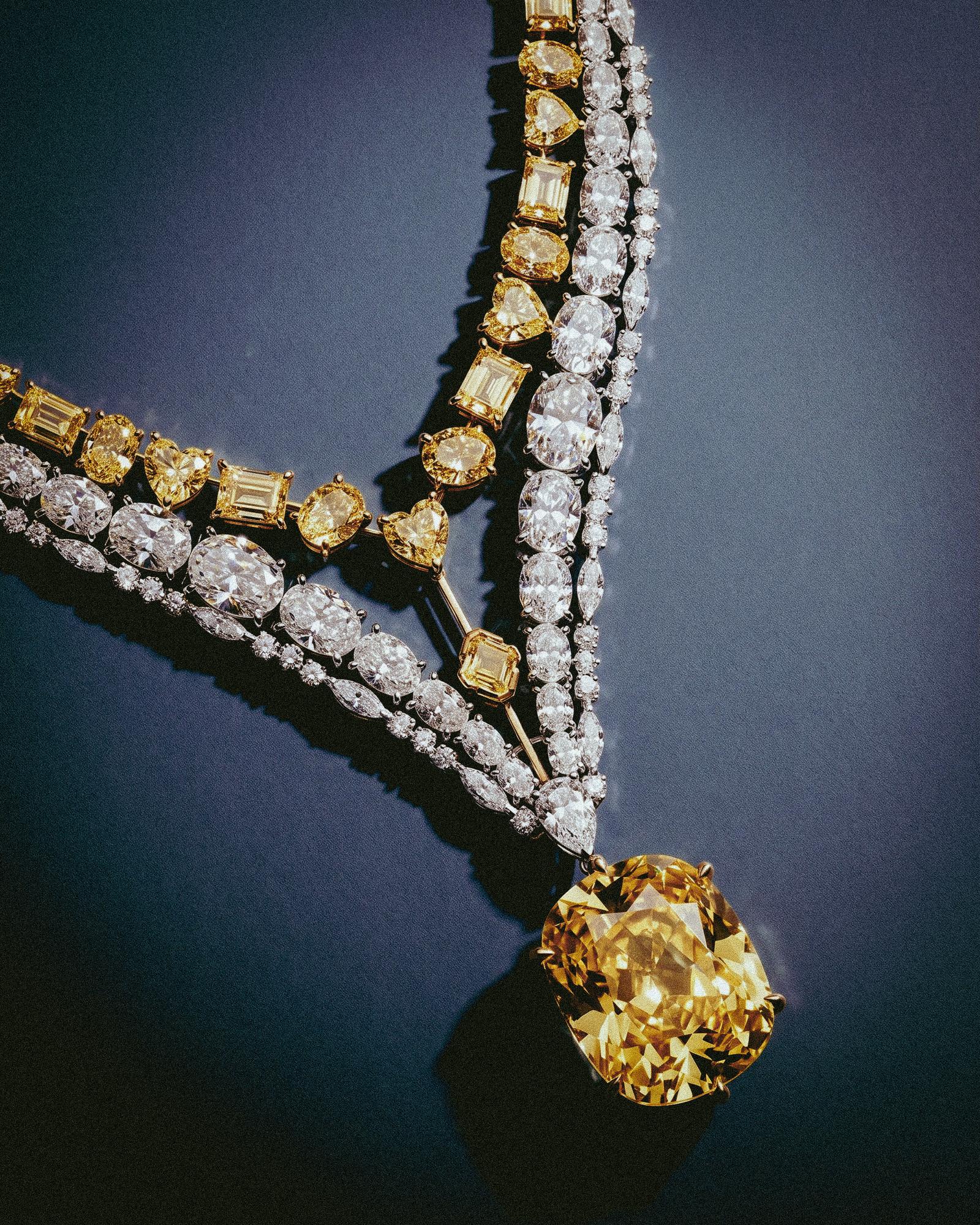 Cushion Yellow Diamond V 2