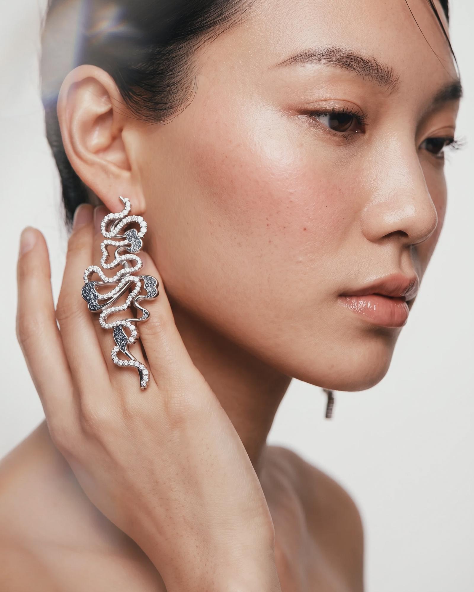 Osmé Earrings by Berke Henny 1